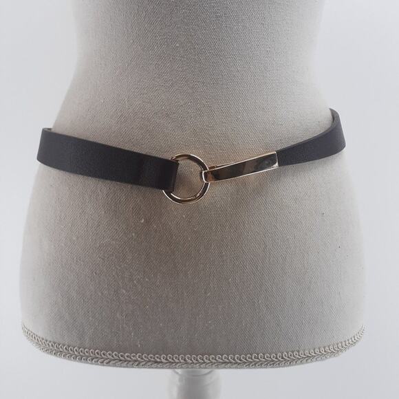 Ann Taylor Factory Accessories - Ann Taylor Loft Burgundy Red Faux Leather Imitation Gold Tone Buckle Size Small